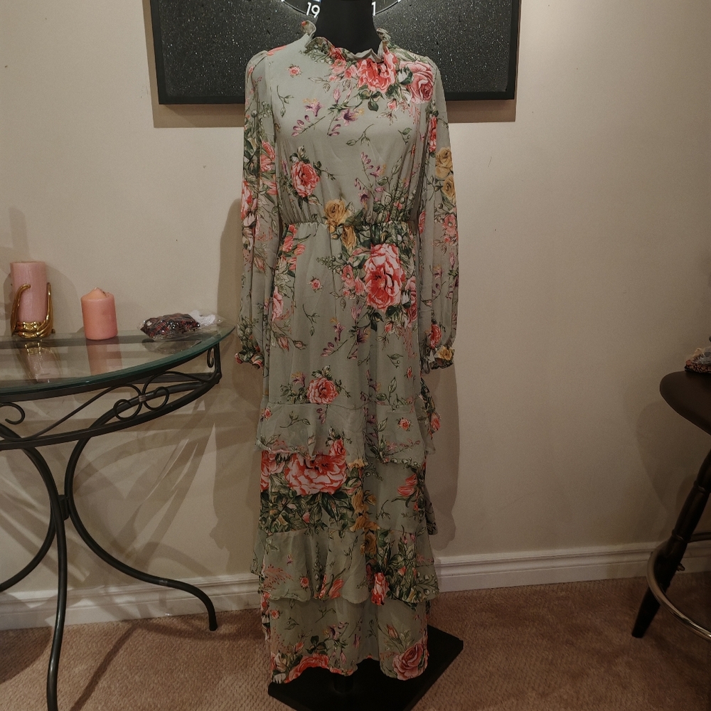 Vila tiered maxi summer vacation dress in garden floral - Picture 6 of 14